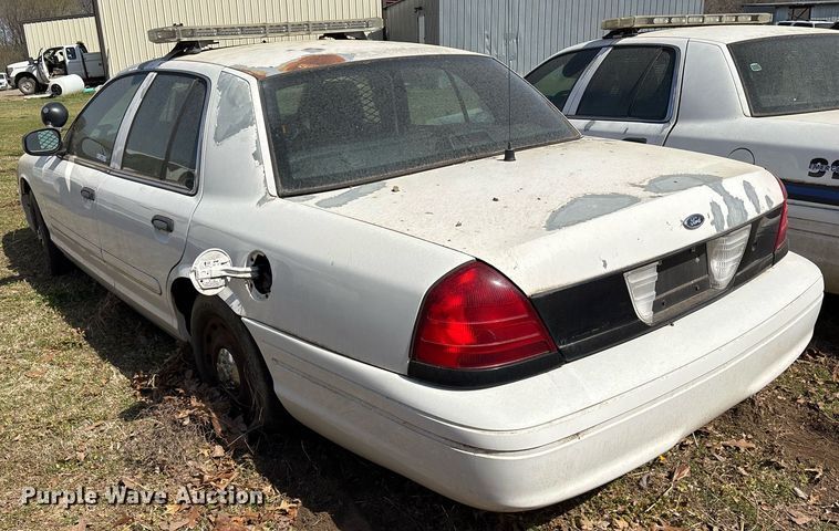 image for item OB9589 2004 Ford Crown Victoria Police Interceptor  