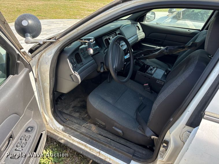 image for item OB9589 2004 Ford Crown Victoria Police Interceptor  