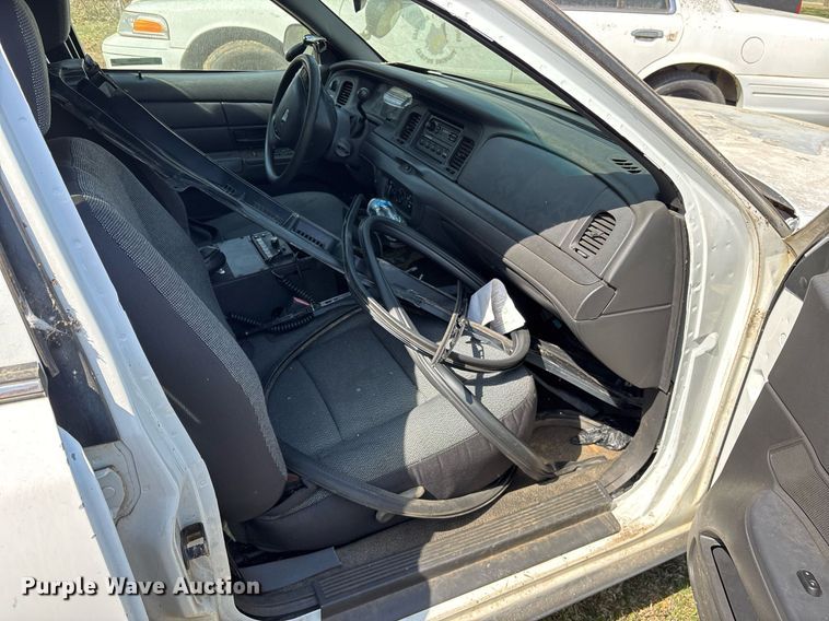 image for item OB9589 2004 Ford Crown Victoria Police Interceptor  