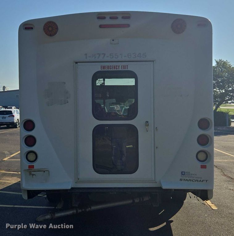 image for item OJ9916 2016 Ford E450 shuttle bus