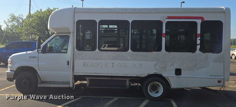 image for item OJ9916 2016 Ford E450 shuttle bus