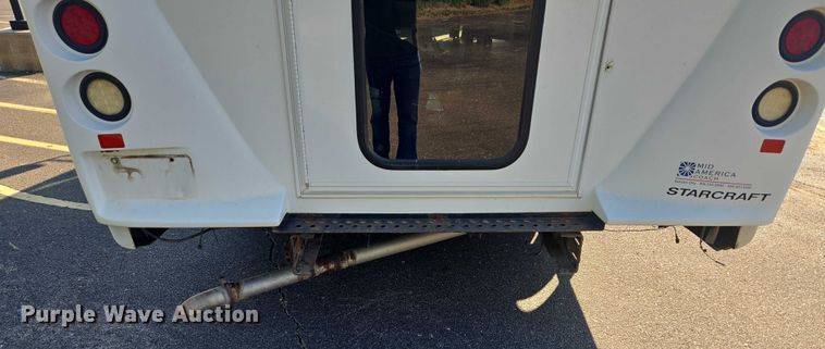 image for item OJ9916 2016 Ford E450 shuttle bus