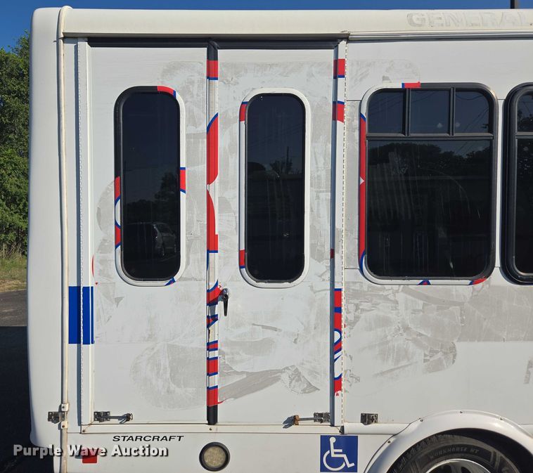 image for item OJ9916 2016 Ford E450 shuttle bus