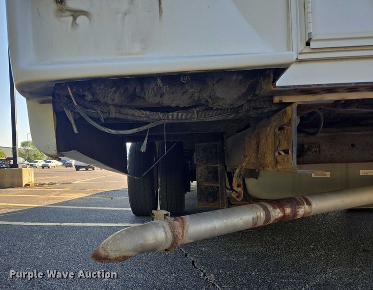 image for item OJ9916 2016 Ford E450 shuttle bus