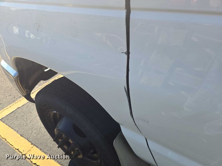 image for item OJ9916 2016 Ford E450 shuttle bus