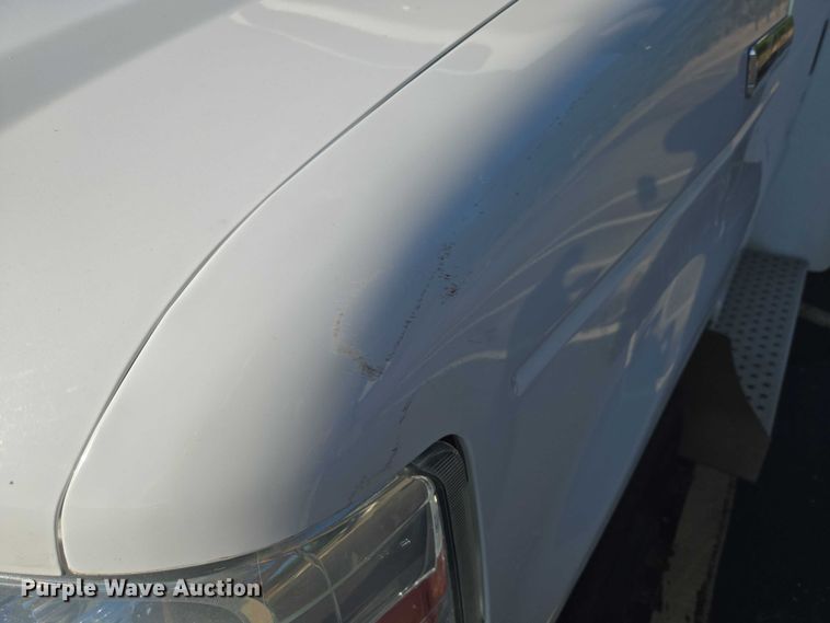 image for item OJ9916 2016 Ford E450 shuttle bus