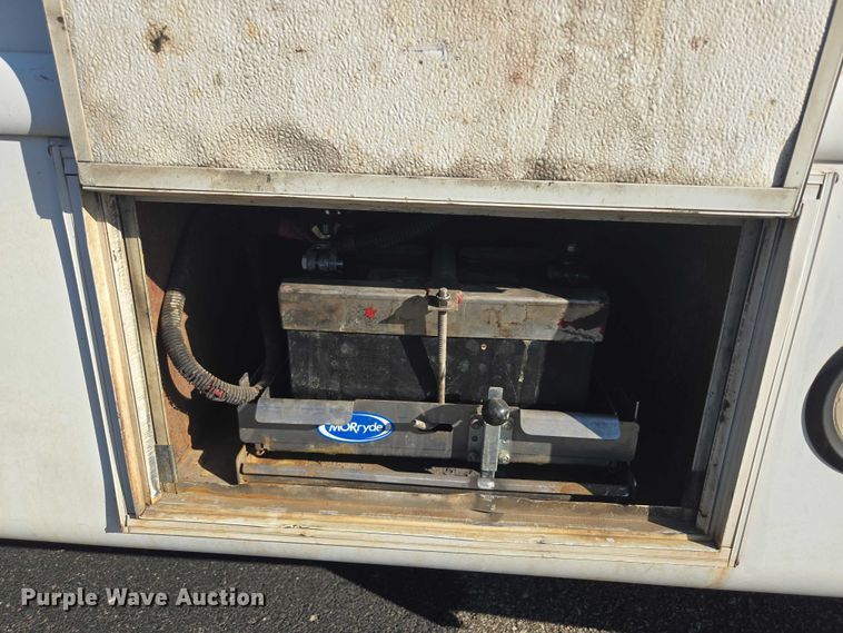 image for item OJ9916 2016 Ford E450 shuttle bus