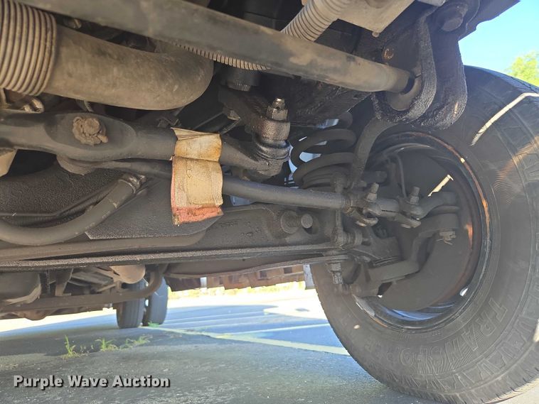 image for item OJ9916 2016 Ford E450 shuttle bus