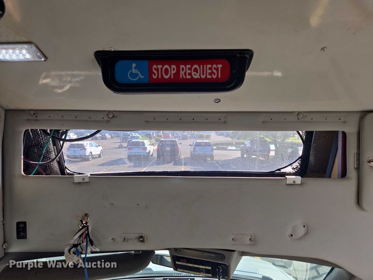 image for item OJ9916 2016 Ford E450 shuttle bus