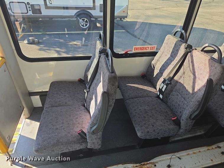 image for item OJ9916 2016 Ford E450 shuttle bus