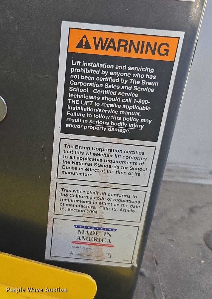 image for item OJ9916 2016 Ford E450 shuttle bus