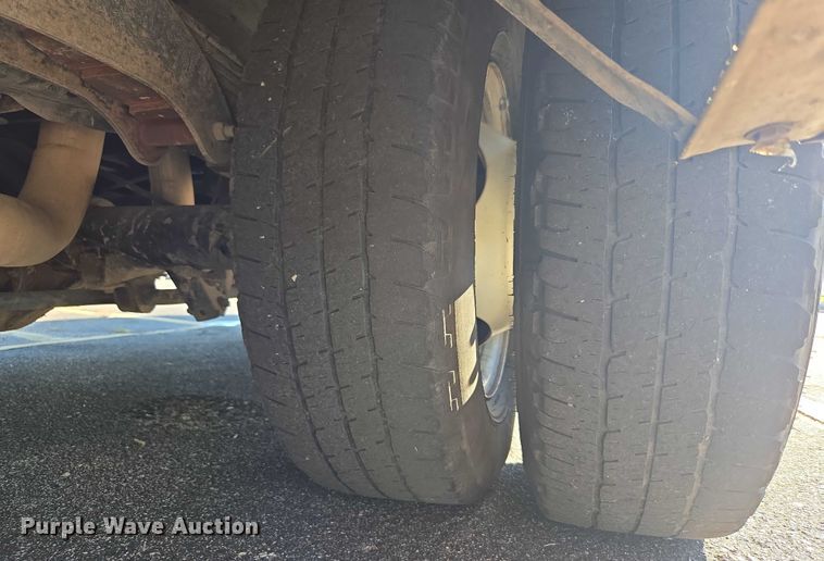 image for item OJ9916 2016 Ford E450 shuttle bus