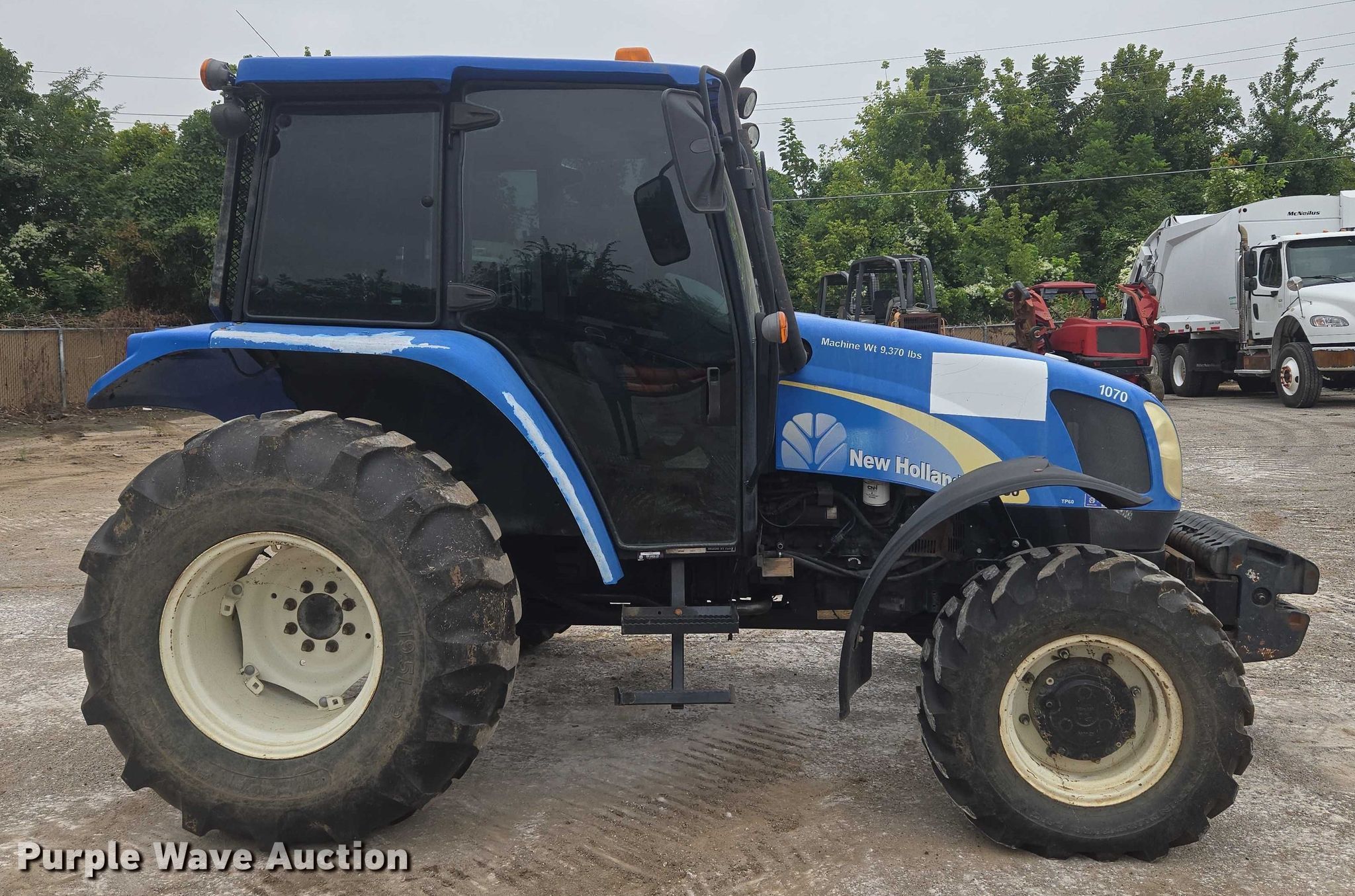 2010 New Holland T5060 MFWD tractor in Broken Arrow, OK