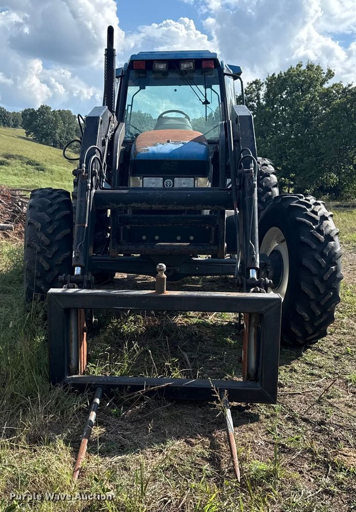 image for item DJ7780 New Holland 8260 MFWD tractor