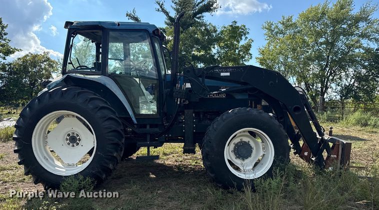 image for item DJ7780 New Holland 8260 MFWD tractor