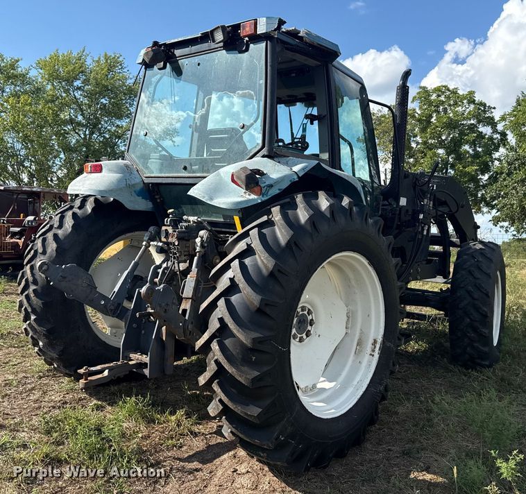 image for item DJ7780 New Holland 8260 MFWD tractor