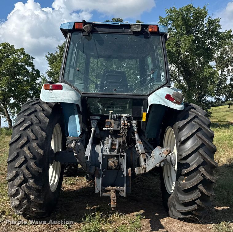 image for item DJ7780 New Holland 8260 MFWD tractor