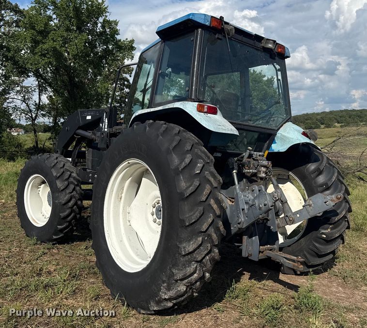 image for item DJ7780 New Holland 8260 MFWD tractor