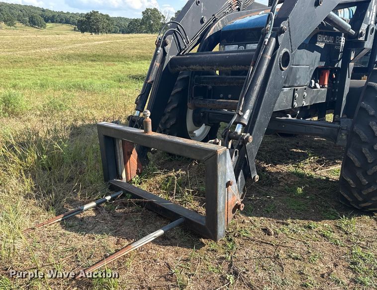 image for item DJ7780 New Holland 8260 MFWD tractor