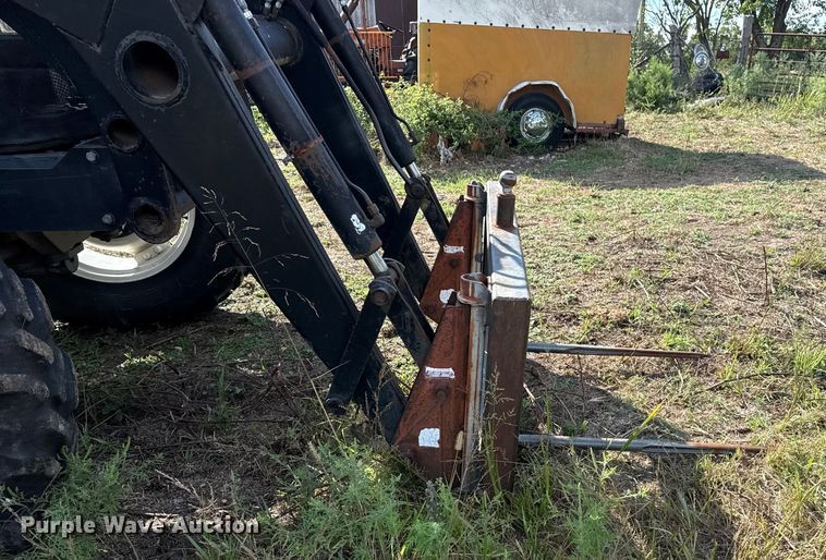 image for item DJ7780 New Holland 8260 MFWD tractor