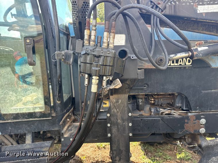 image for item DJ7780 New Holland 8260 MFWD tractor