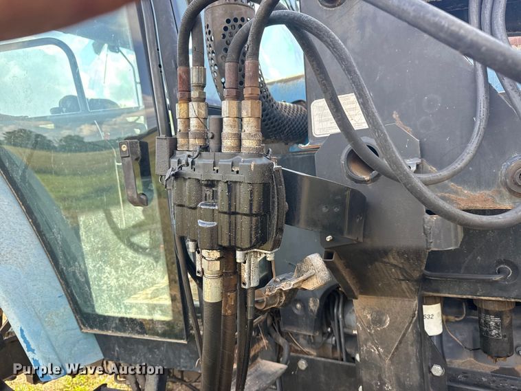 image for item DJ7780 New Holland 8260 MFWD tractor