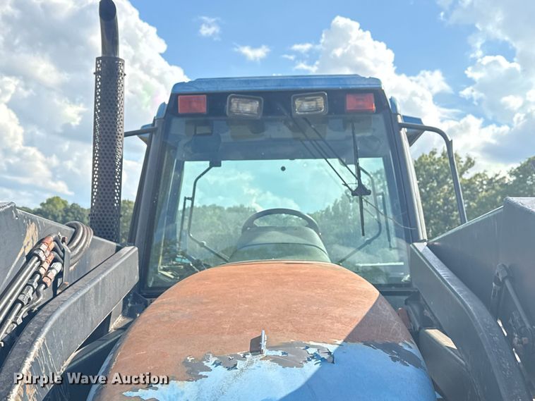 image for item DJ7780 New Holland 8260 MFWD tractor