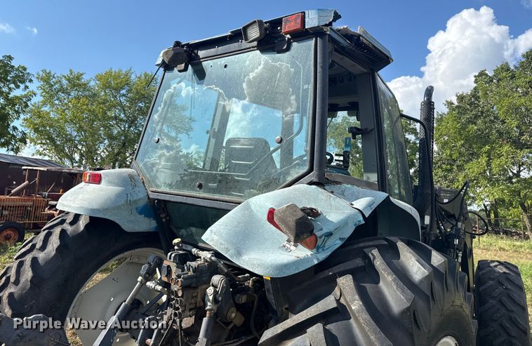 image for item DJ7780 New Holland 8260 MFWD tractor