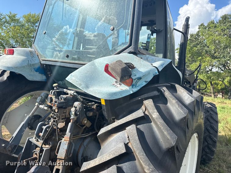 image for item DJ7780 New Holland 8260 MFWD tractor