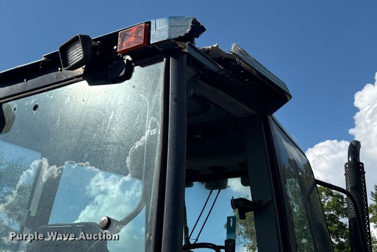 image for item DJ7780 New Holland 8260 MFWD tractor