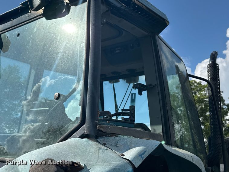 image for item DJ7780 New Holland 8260 MFWD tractor