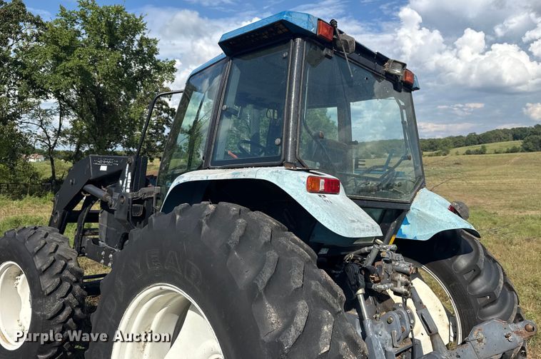 image for item DJ7780 New Holland 8260 MFWD tractor