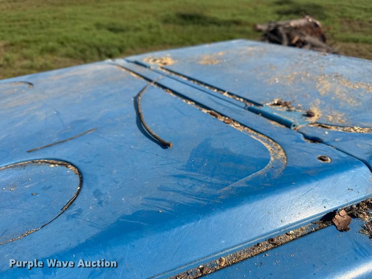 image for item DJ7780 New Holland 8260 MFWD tractor