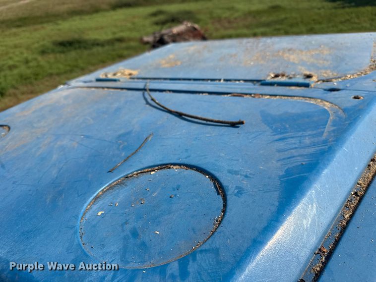 image for item DJ7780 New Holland 8260 MFWD tractor