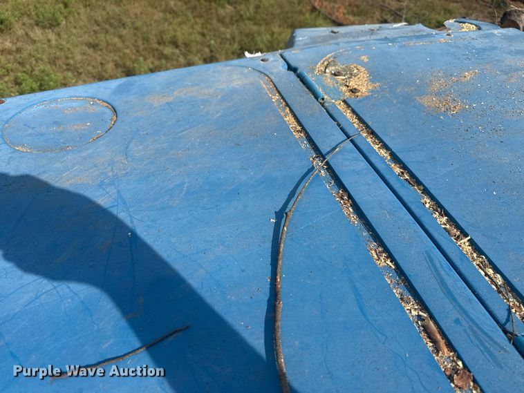 image for item DJ7780 New Holland 8260 MFWD tractor