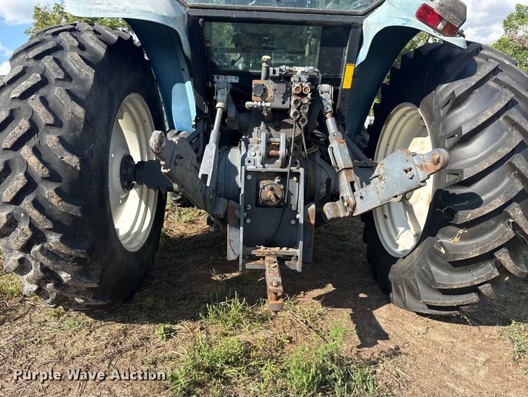 image for item DJ7780 New Holland 8260 MFWD tractor