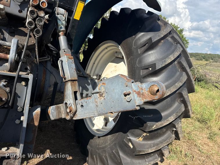 image for item DJ7780 New Holland 8260 MFWD tractor