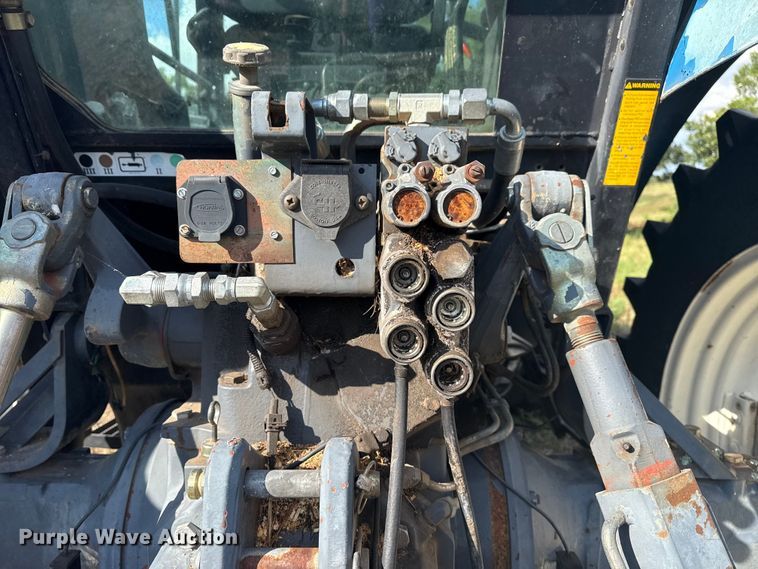 image for item DJ7780 New Holland 8260 MFWD tractor