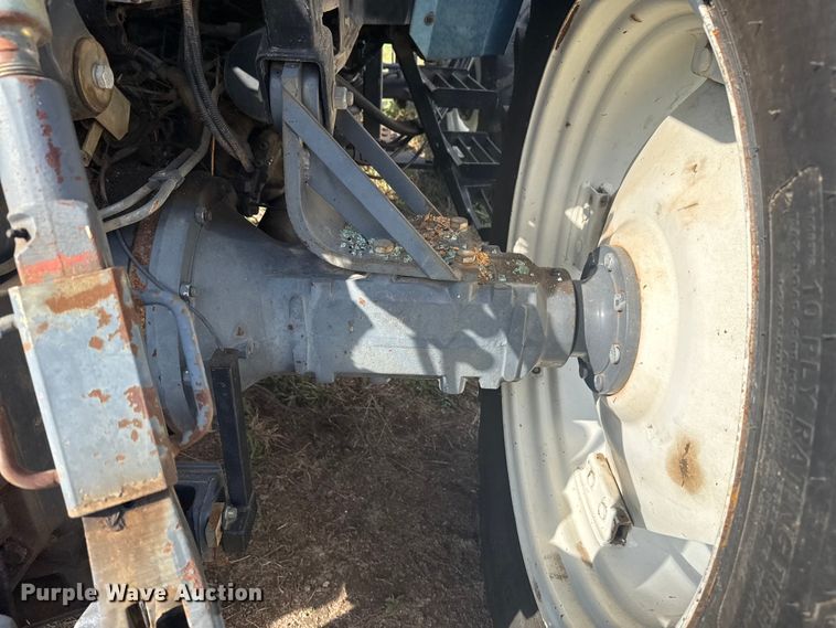 image for item DJ7780 New Holland 8260 MFWD tractor