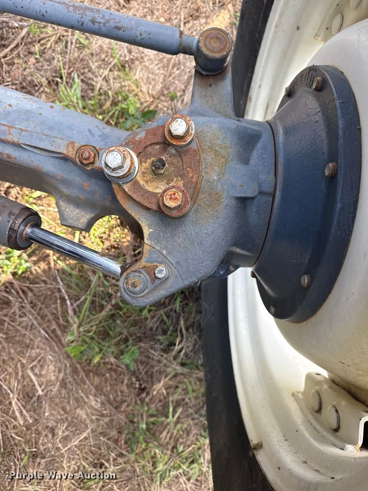 image for item DJ7780 New Holland 8260 MFWD tractor