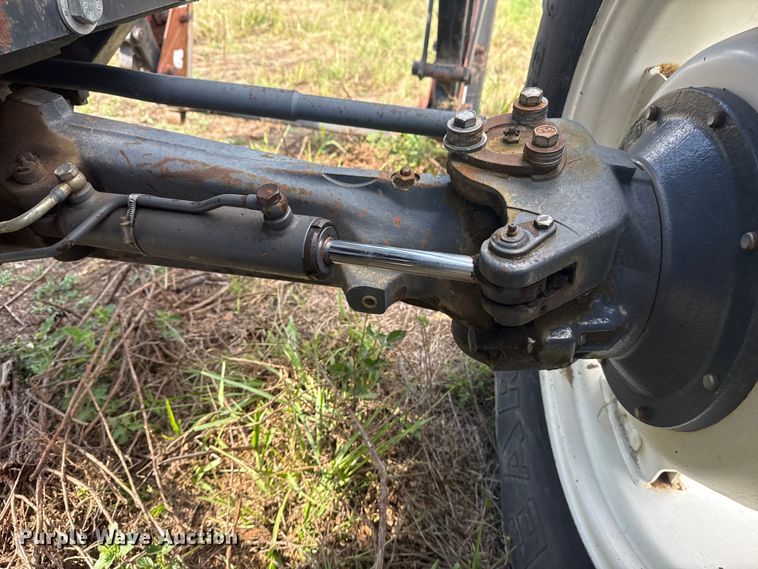 image for item DJ7780 New Holland 8260 MFWD tractor