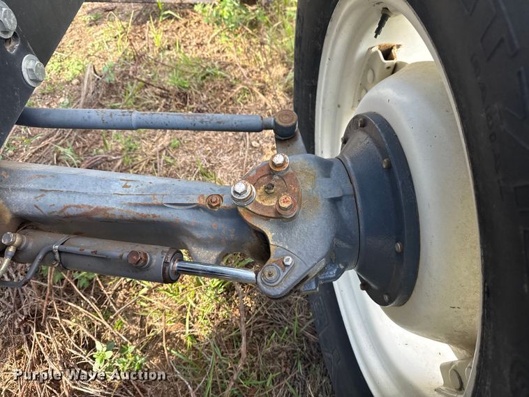 image for item DJ7780 New Holland 8260 MFWD tractor