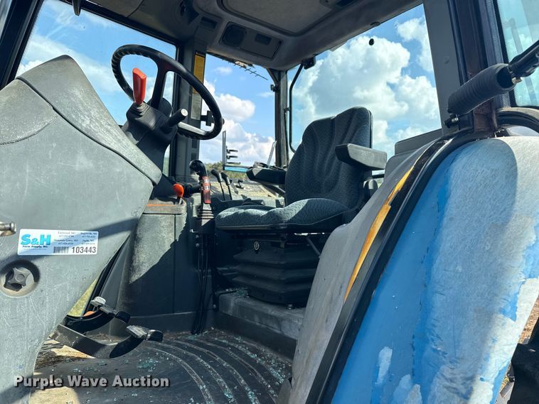 image for item DJ7780 New Holland 8260 MFWD tractor