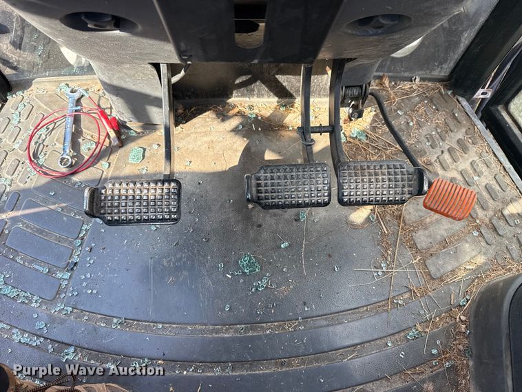 image for item DJ7780 New Holland 8260 MFWD tractor