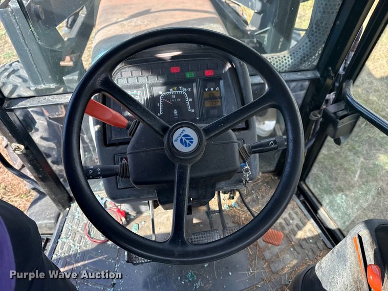 image for item DJ7780 New Holland 8260 MFWD tractor