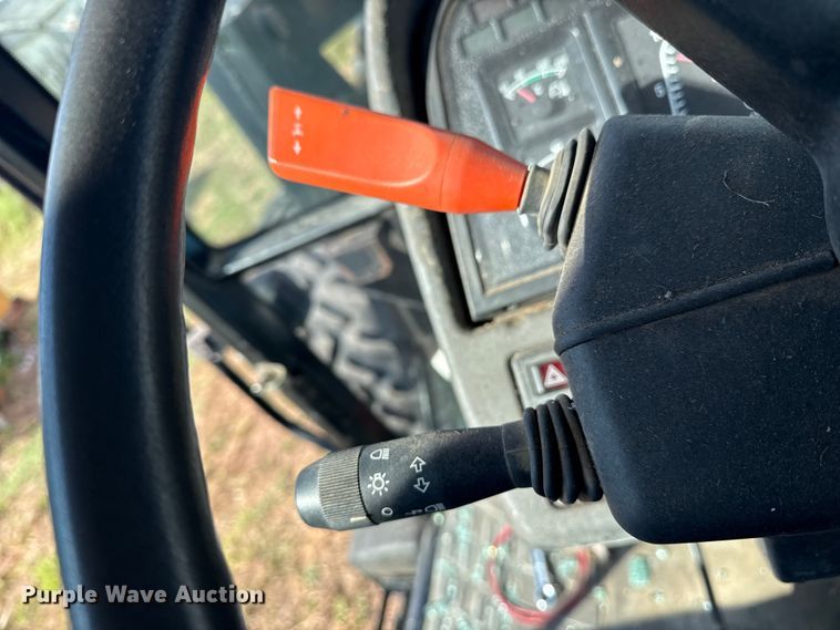 image for item DJ7780 New Holland 8260 MFWD tractor