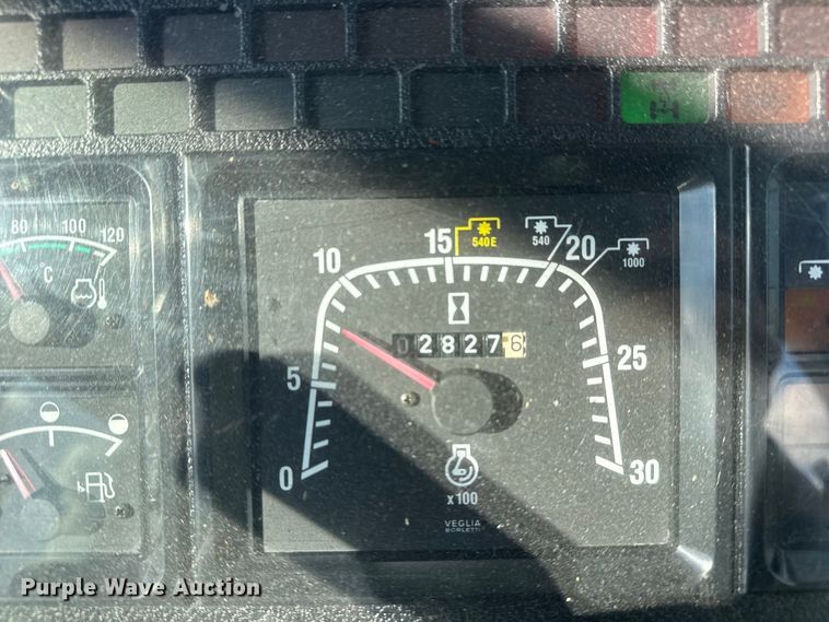 image for item DJ7780 New Holland 8260 MFWD tractor