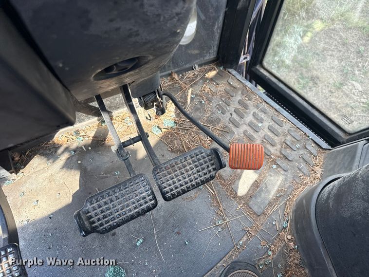 image for item DJ7780 New Holland 8260 MFWD tractor