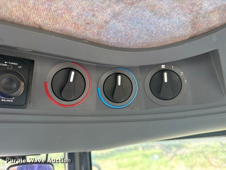 image for item DJ7780 New Holland 8260 MFWD tractor