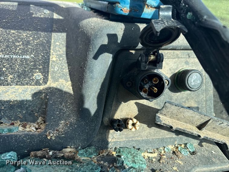 image for item DJ7780 New Holland 8260 MFWD tractor